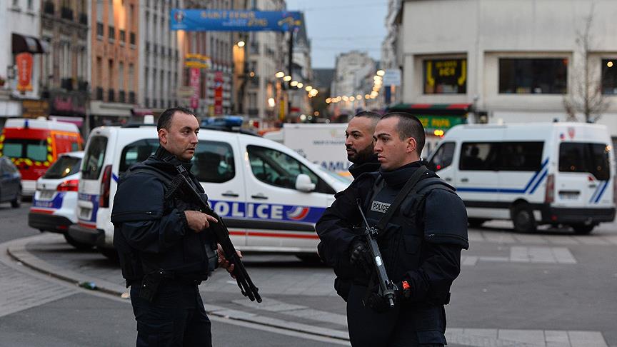Paris'te bomba alarmı