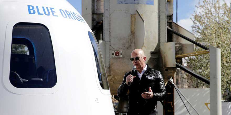 Dünyanın en zengin insanı Jeff Bezos uzaya çıktı!