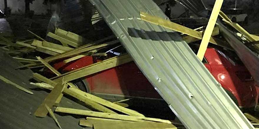 Trabzon'da fırtına çatıları uçurdu, otomobiller hasar gördü