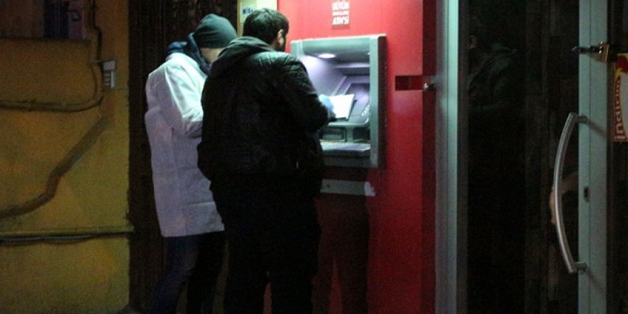 Sultanbeyli’de üç bankamatik kundaklandı