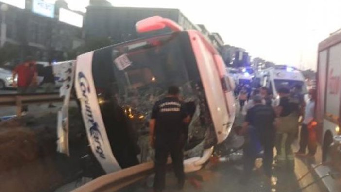 İstanbul'da yolcu otobüsü devrildi: Yaralılar var