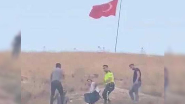 Türk bayrağını indirmeye çalışınca ortalık karıştı, ilçe ayağa kalktı