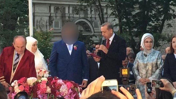 Nikah şahitliğini Cumhurbaşkanı Erdoğan ve eşi Emine Erdoğan yapmıştı! AKP'yi övdüğü kitabını kendisi toplattı