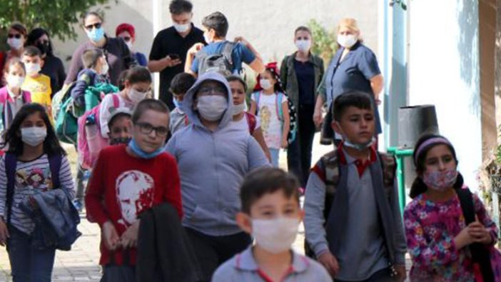 Prof. Dr. Bülent Ertuğrul: Maske değiştiren çocukların koronavirüs bulaştırma riski var