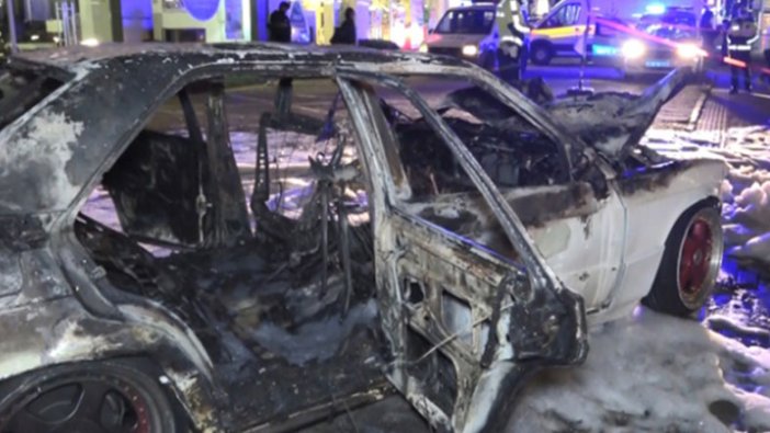 'Makas’ atan otomobil alev alev yandı