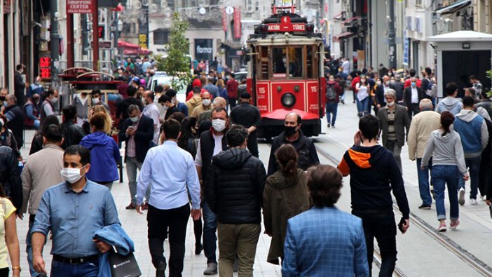 Bilim Kurulu Üyesi Doç. Dr. Sema Turan İstanbul'da vakaların artışları sebebinin tatil dönüşleri olduğunu söyledi