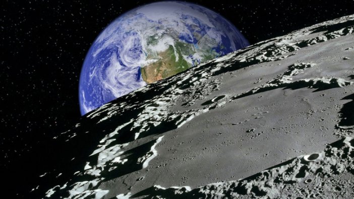 NASA Ay’da su bulunduğu müjdesini verdi