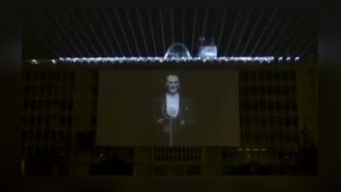 Ekrem İmamoğlu'ndan Atatürk hologramı: İstanbul'un birçok yerinde aynı anda yayınlandı!