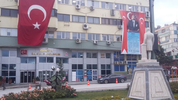 AKP'li başkan ile MHP'li başkan birbirine girdi! Isparta Belediyesi'nde kriz