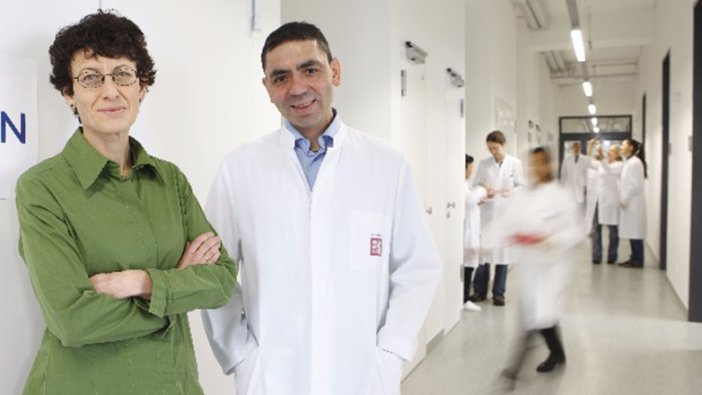 Korona virüs aşısını geliştiren BioNTech'in ortakları Türk çift güzel haberi çay demleyerek kutlamış