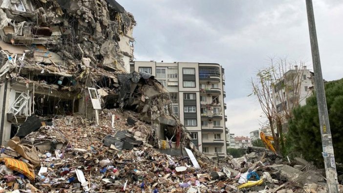 İzmir’de depremin ardından şimdi de moloz çıkmazı