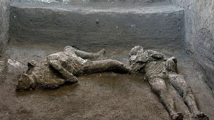 Pompei Antik Kenti'nde küllerle kaplı insan bedeni bulundu