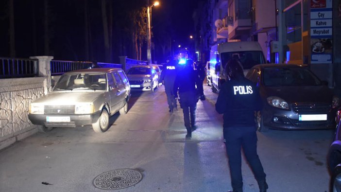 İzmir'de polisler 2 farklı sokakta 3 yaralı bulundu!