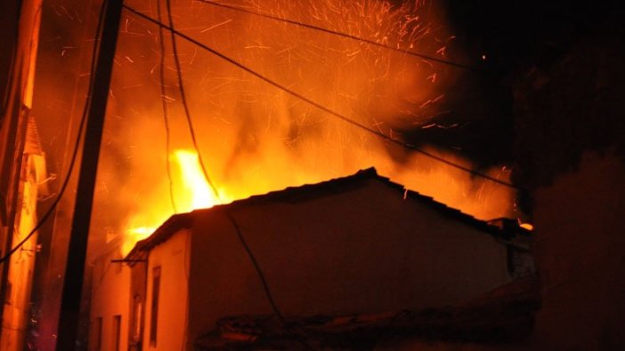Aydın'da iki aileyi evsiz bırakan yangın