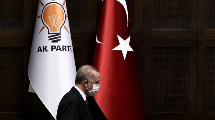 Gündeme bomba gibi düşen iddia! AKP yeni anayasa için hangi partiye davet gönderdi