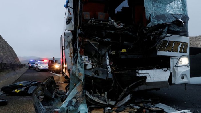 Şanlıurfa'da korkunç kaza! 3 ölü 30 yaralı 