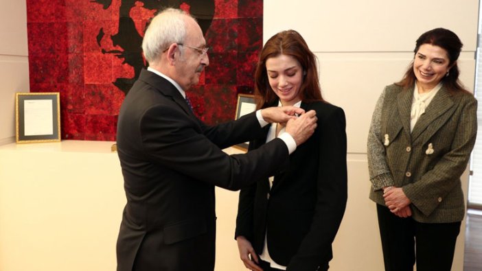 Ahmet Taner Kışlalı'nın eşi ve kızı CHP üyesi oldu 