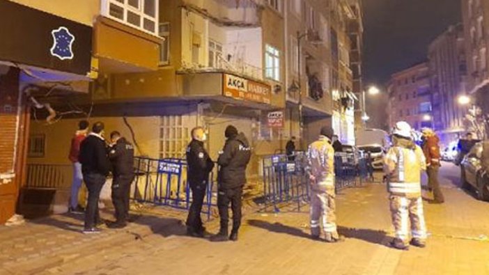 Zeytinburnu'nda 3 katlı binanın ikinci katındaki balkon çöktü