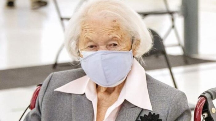 111 yaşındaki Maria Aulenbacher korona virüs aşısı oldu
