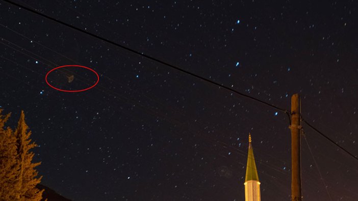 Antalya'da Abdurrahman Altıntaş gökyüzünde UFO tarzı nesne fotoğrafladı!