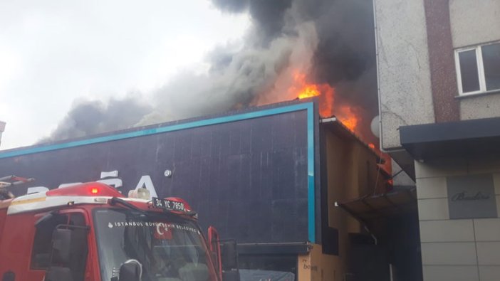 Ataşehir'de fabrikada yangın!