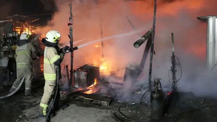 İzmir'de TIR bakım istasyonunda yangın paniği