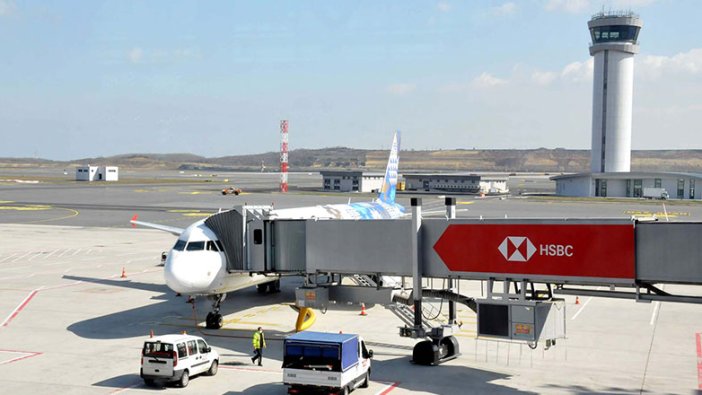 Antalya'da Rus sporcuları taşıyan uçakta hareketli dakikalar! Uçağa polis çağırıldı