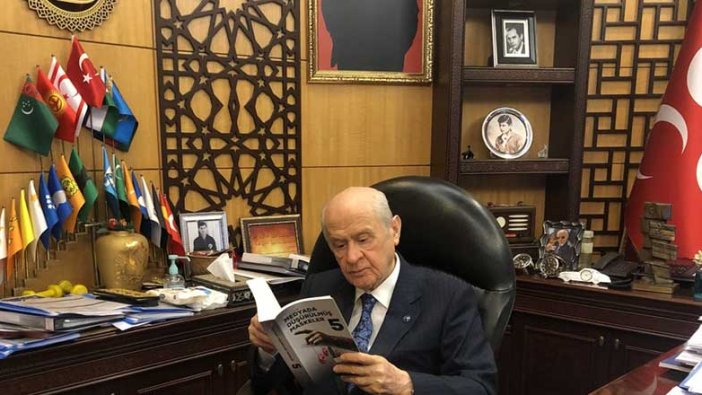 Danışmanının paylaşımıyla ortaya çıktı! MHP Genel Başkanı Devlet Bahçeli'nin makam odasında dikkat çeken detaylar