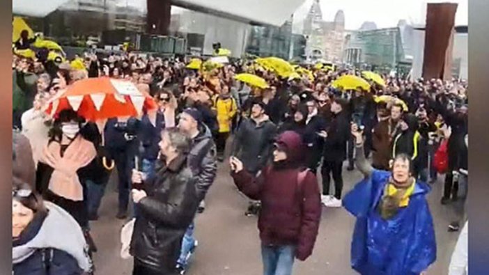Hollanda'da karantina karşıtı protestolar devam ediyor