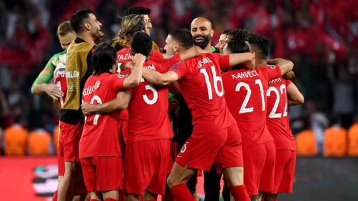 Türkiye-Hollanda maçının hakemi belli oldu  