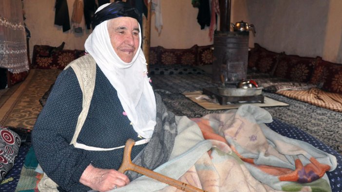 Mardinli 87 yaşındaki Şemse Yaşar'ın doğduğundan beri kimliği yok