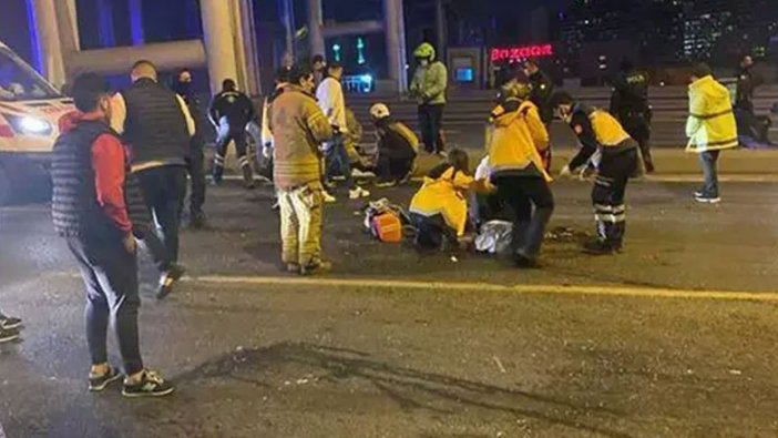 İstanbul'da feci kaza! Otomobilden fırladılar