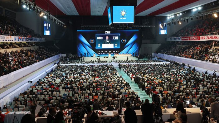 Tartışma yaratan AKP kongresinde kaç kişi vardı?