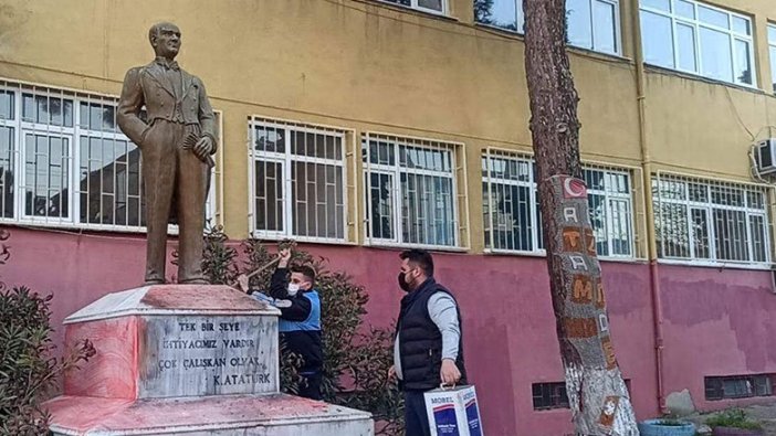 İçişleri Bakanı Süleyman Soylu Tekirdağ'da Atatürk büstüne saldıranın yakalandığını duyurdu!