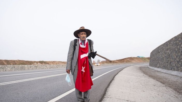 Helal olsun sana Ziya Dayı! 84 yaşında olmasına rağmen 60 kilometre bakın kimin için yürüdü