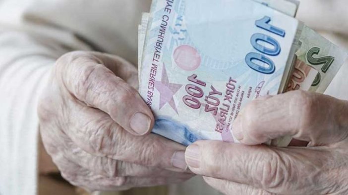 Emekliler için ödenen 1.000 TL'lik bayram ikramiyesinin hesaplara yatırılacağı tarih belli oldu