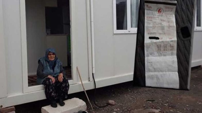 İzmir'de konteynerde yaşayan 93 yaşındaki depremzede Müşerref Yardaş’ın elektriğini kestiler!