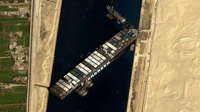 Mısır Süveyş Kanalı'nın günlerce kapanmasına yol açan gemiyi tazminat alana kadar alıkoyacak