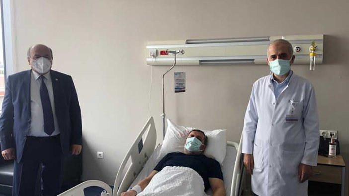 AKP Erzincan Milletvekili Süleyman Karaman korona hastasını hastanede ziyaret etti  