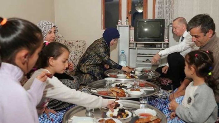 Deniz Zeyrek, Erdoğan'ın misafir olduğu iftarla ilgili ilginç detayı yazdı