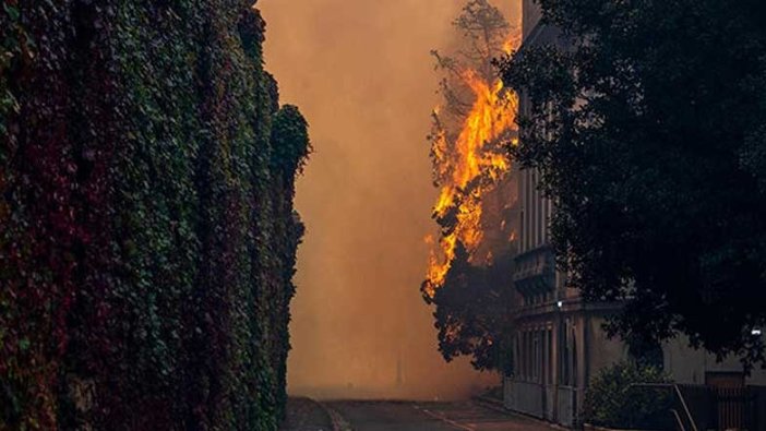 Yangın Cape Town Üniversitesi'ne sıçradı! 4 bin öğrenci tahliye edildi