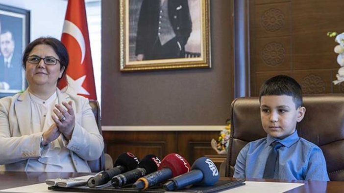 Bakan Derya Yanık'ın 23 Nisan'daki çocuk konuğuna söyledikleri tepki çekti