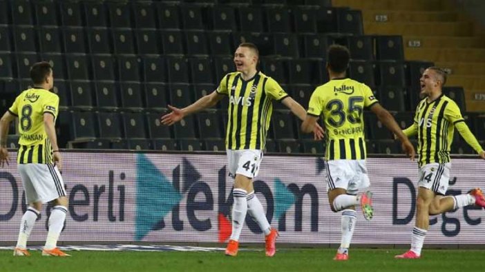 Fenerbahçe Kadıköy'de Kasımpaşa'yı 3 golle yıktı