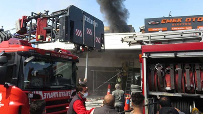 İstanbul Kadıköy'de oto tamirhanesinde yangın