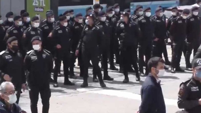 Emeklilerin kapatma davası öncesi Kadıköy'deki eylemine polis izin vermedi