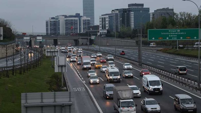 Tam kapanma kararının ardından İstanbul'da trafik yoğunluğu devam ediyor!