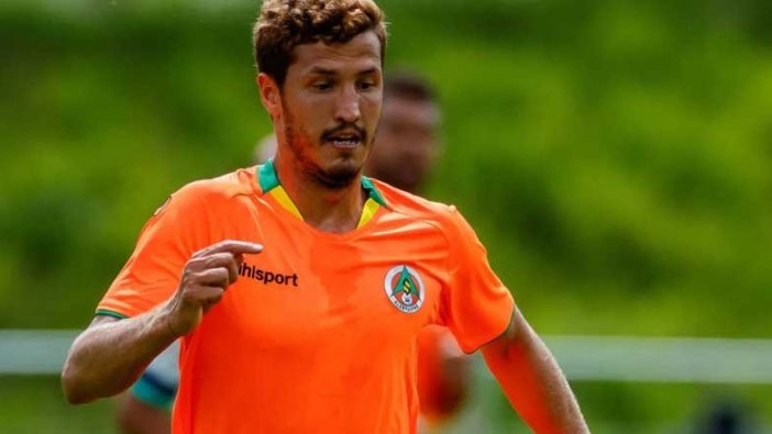 Başarılı futbolcu Salih Uçan, hastaneye kaldırıldı