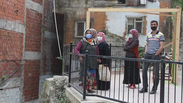 Rize'de vatandaşlar korkudan eve giremiyorlar: Ev yıkılıyor zannediyoruz!