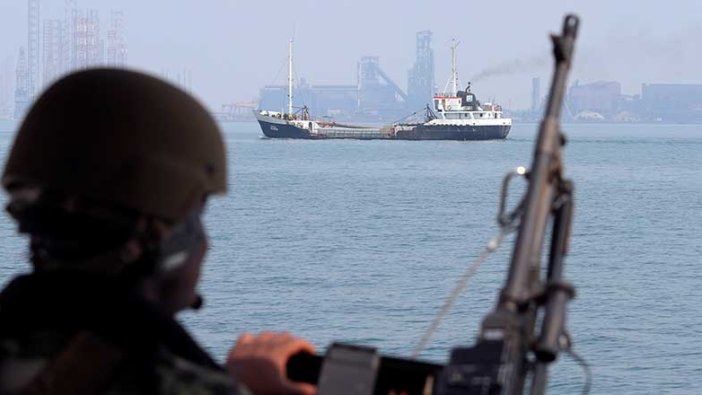 ABD İran gemilerine ateş açtıklarını duyurdu!