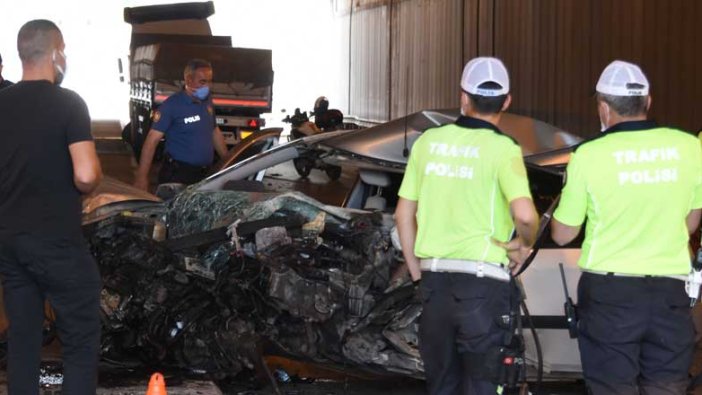 Konya'da TIR'a çarpan otomobilin sürücü öldü, eşi ve 3 çocuğu yaralı